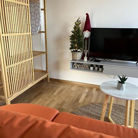 Airport Gate 25 Apartment Ledine Bagian luar foto