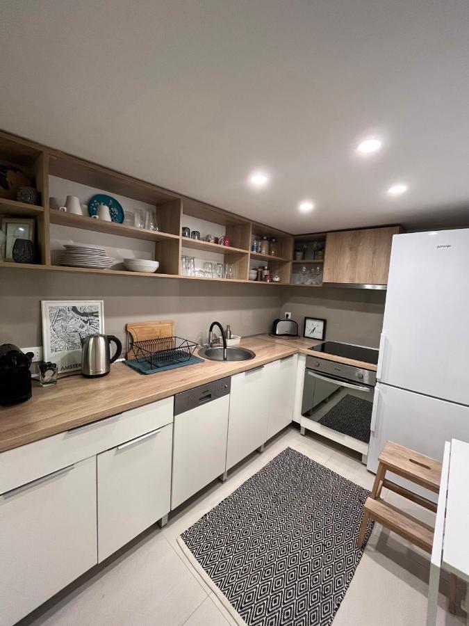 Airport Gate 25 Apartment Ledine Bagian luar foto