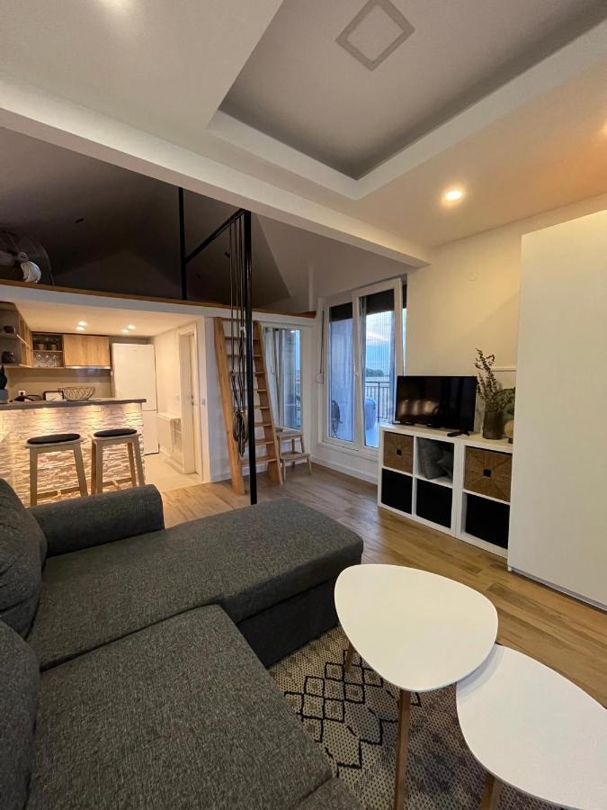 Airport Gate 25 Apartment Ledine Bagian luar foto