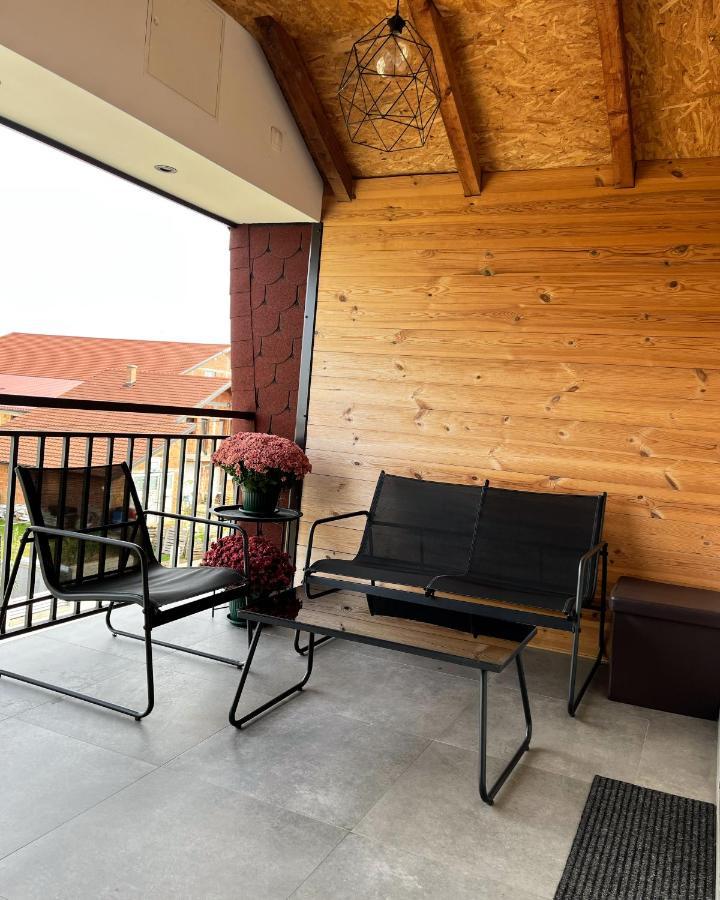 Airport Gate 25 Apartment Ledine Bagian luar foto