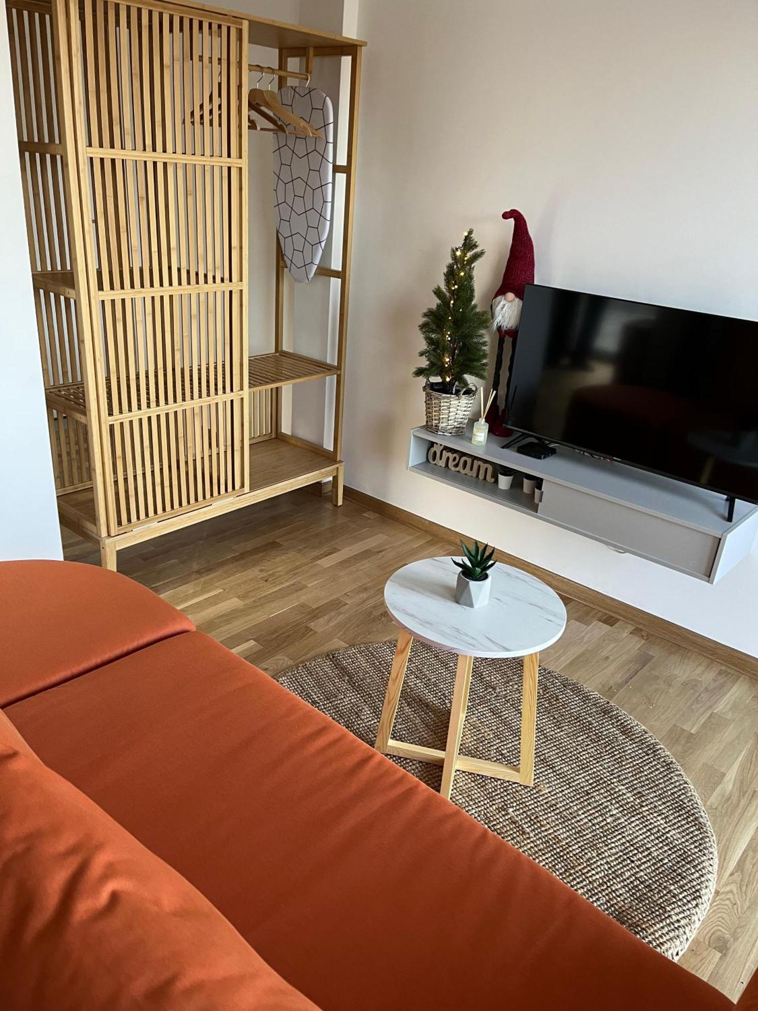 Airport Gate 25 Apartment Ledine Bagian luar foto